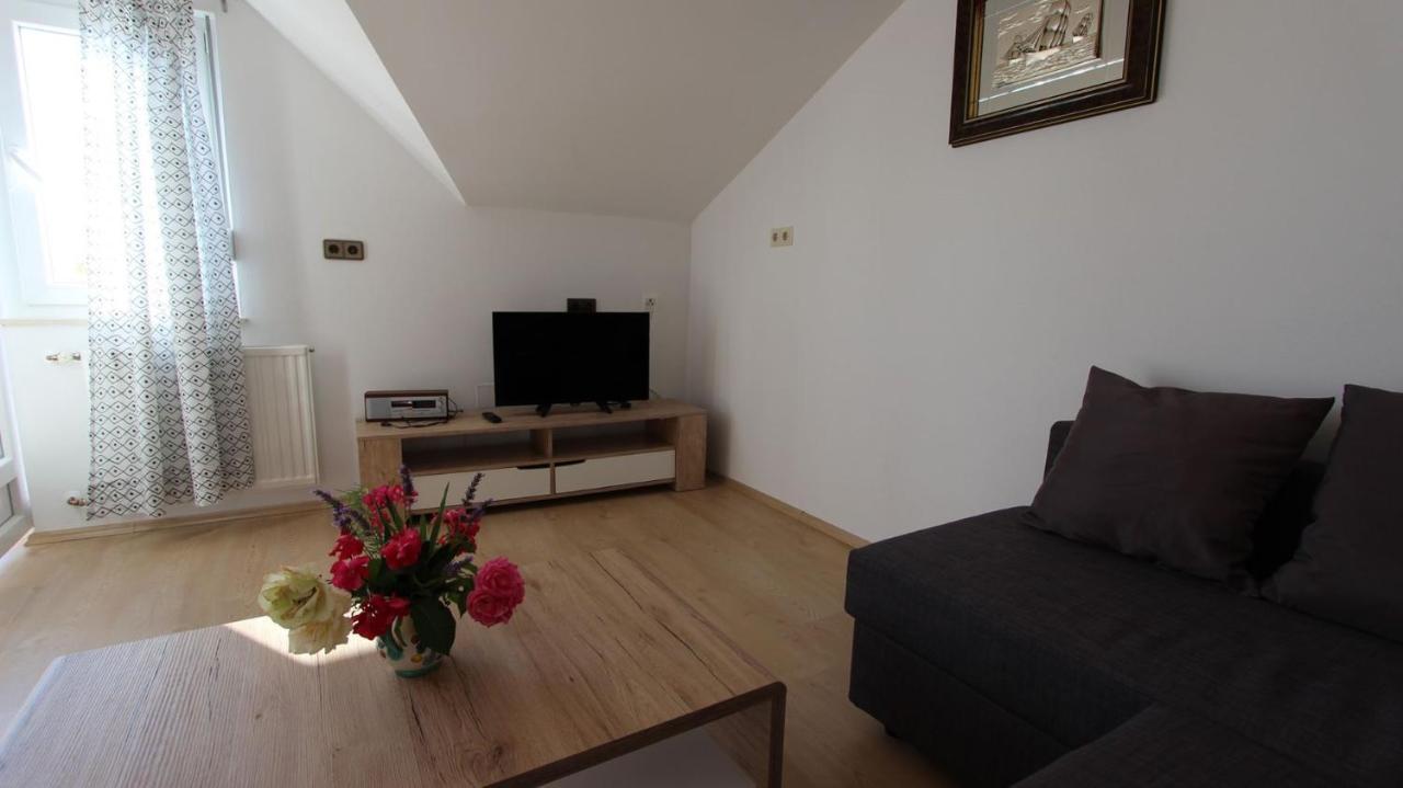 Apartments Marijana Srsici Bagian luar foto